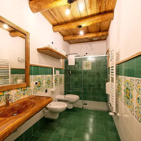 Etna Quota Mille Boutique Hotel, Typical Sicilian Food & Wine *